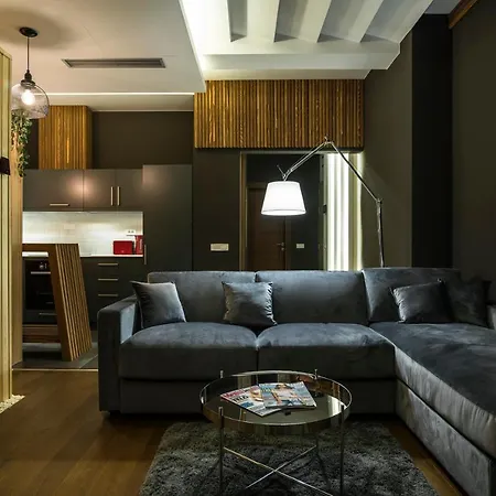 Little Dubai Apartment *
