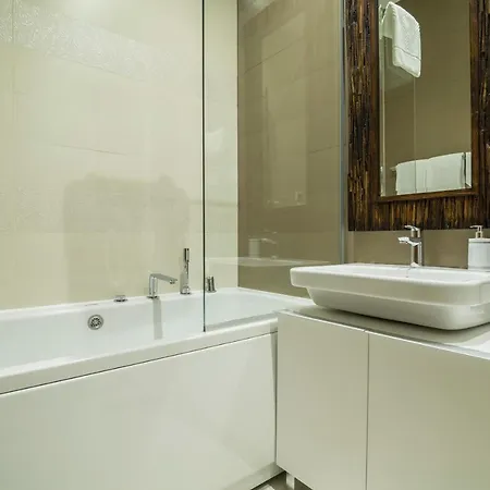 Little Dubai Apartment *
